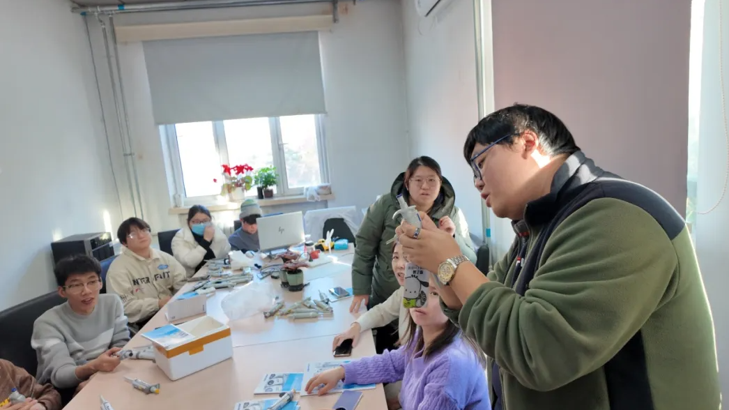 Юго-восточный Йихенг и Айбенд отправились в Пекинную академию сельскохозяйственных и лесных наук после продажи